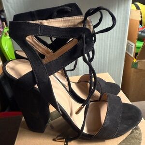 Black Strappy Heels/ Size 7